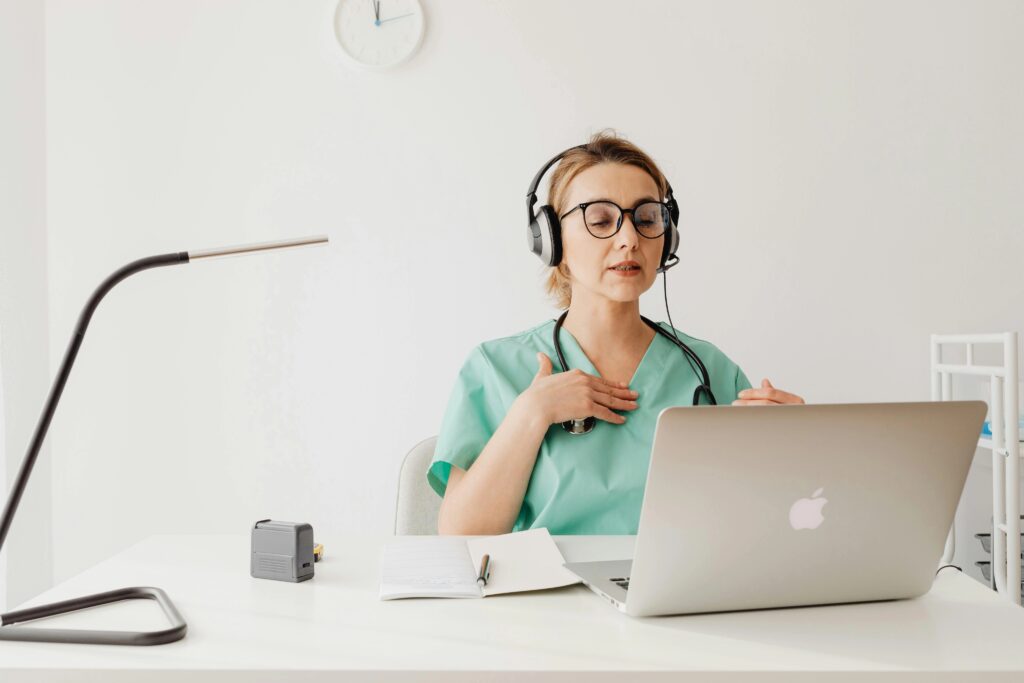 Kostenloses Stock Foto zu arzt, ärztin, digitale gesundheit